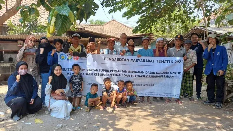 Dukung Sektor Pertanian, ITS Melakukan Pelatihan Pembuatan Pupuk Kandang