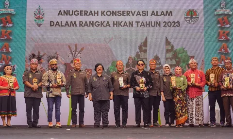 MenLHK Memberikan Anugerah Konservasi Alam Kepada 18 Penerima