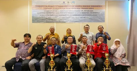 Fahutan IPB University Memberikan Penghargaan Program Udara Bersih dan Pengendalian Karhutla