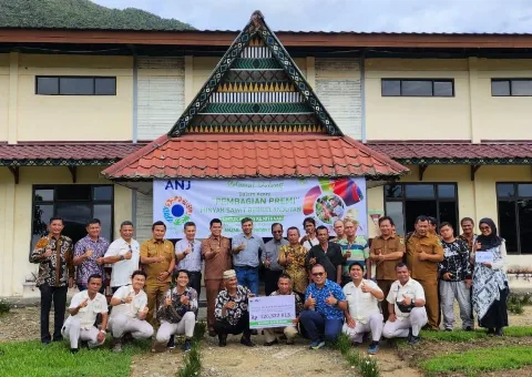 ANJ Membagikan Premi Penjualan Minyak Sawit Berkelanjutan Kepada Petani Kemitraan