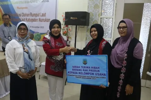 Ketua TP-PKK Kaltara Memperomosikan Produk UMKM