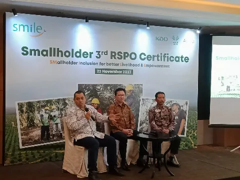 628 Petani Swadaya dalam Program SMILE Dapat Sertifikat RSPO