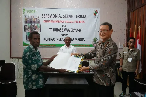 Tingkatkan Perekonomian Masyarakat,Tunas Sawa Erma Serah Terima Kebun Masyarakat Boven Digoel