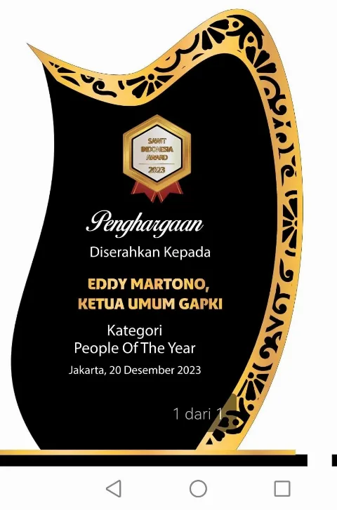 Ketum GAPKI Raih Penghargaan People of The Year 2023 dari Majalah Sawit Indonesia