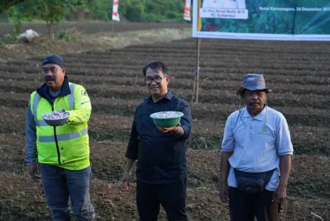 Ubah Lahan Ex Tambang Menjadi Lahan Pertaniaan