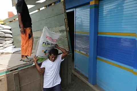 Penebusan Pupuk Bersubsidi Hanya Kios Resmi