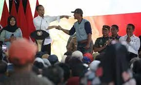 Presiden Jokowi dan Mentan Amran Hadiri Kegiatan Pembinaan Petani dan Penyuluh Se-Jawa Tengah