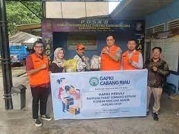 Gapki Riau Berikan Bantuan Korban Banjir
