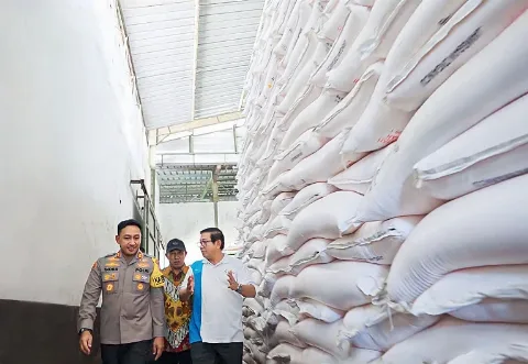 Direktur Utama Petrokimia Gresik Blusukan ke Gudang dan Kios di Kabupaten Majalengka