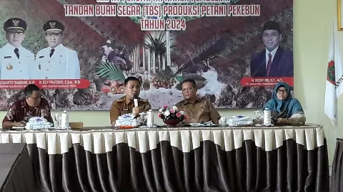 Dinas Perkebunan Prov. Kalteng Menggelar Rapat Penetapan Harga Tandan Buah Segar (TBS) Kelapa Sawit Periode I Bulan Februari 2024