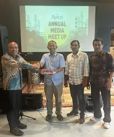 Majalah Sawit Indonesia Raih Penghargaan Best Content dari Apical Group