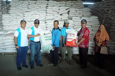 Menambah Alokasi Sebesar Rp 14 triliun Semakin Banyak Petani Mendapat Pupuk Bersubsidi