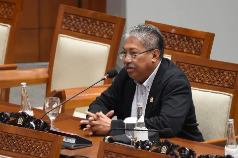 Komisi VII DPR Kritisi Pencabutan IUP dan HGU Sawit