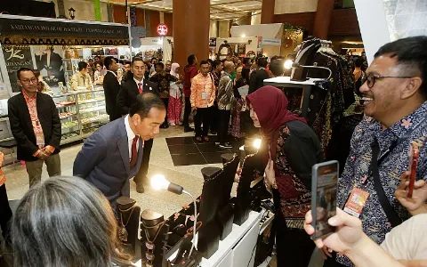 PT Pupuk Indonesia Memberdayakan UMKM di Bidang Wastra
