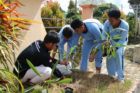 Sahabat Mewah Makmur dan Dinas LHK Belitung Timur Edukasi Konservasi Siswa SMPN 2 Dendang