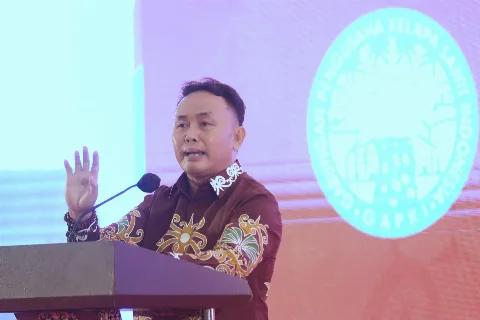 Paradoks Industri Sawit, Penghasil Devisa Tanpa Kepastian Hukum