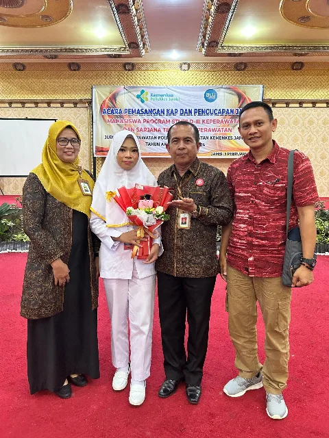 Kurnia, Suku Anak Dalam Pertama Yang Jadi Perawat