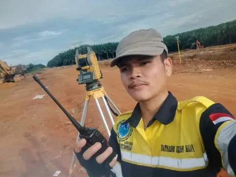 Lulusan AKPY STIPER Menjadi Asisten Surveyor Pemetaan di Perusahaan Sawit