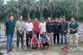 PT Tunggal Perkasa Plantations Memberikan Alat-Alat Pertanian Kepada Petani