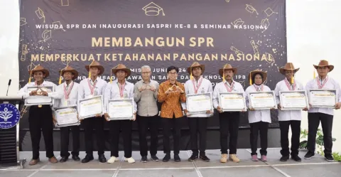 75 Petani dan Peternak Lulus SPR IPB University 2024