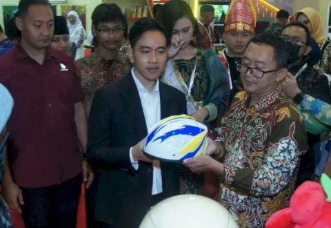 Gibran Rakabuming Raka kunjungi Booth BPDPKS di Apkasi Otonomi Expo 2024
