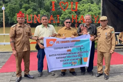 Bupati Kotawaringin Timur Mengapresiasi PT Unggul Lestari Membantu listrik  Masuk Desa