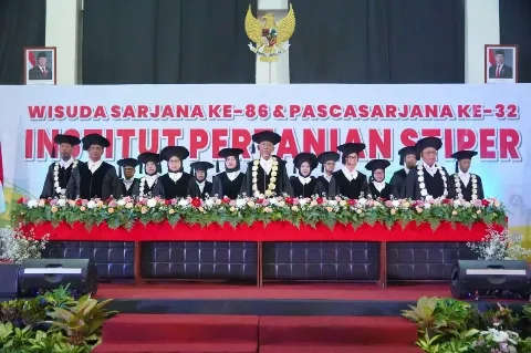 Wisuda INSTIPER: 24% Lulusan Sudah Direkrut Kerja Sebelum Wisuda, Setengahnya Raih Cum Laude