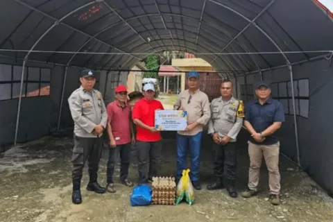 PTPN IV Regional III Menyalurkan Bantuan Korban Banjir di Desa Tandun, Kabupaten Rokan Hulu