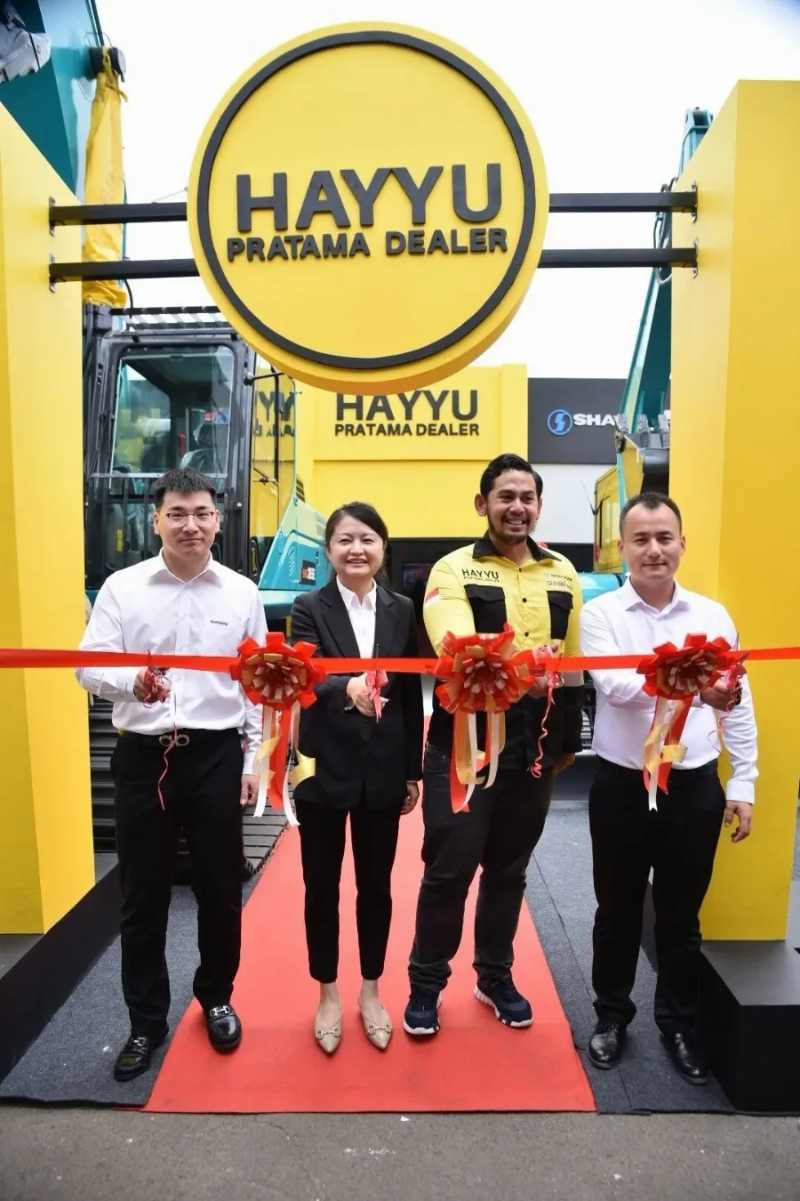 PT Hayyu Pratama Dealer Hadirkan Dua Produk Unggulan SUNWARD dan SHACMAN di Mining Expo 2024