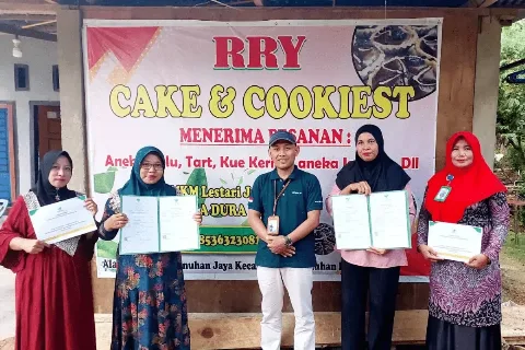 Medsos Bantu UMKM di Kebun Sawit Raup Jutaan Rupiah