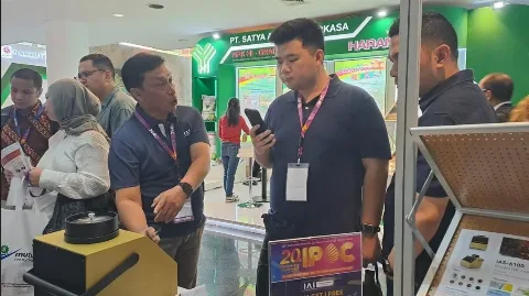 Bersama Majalah Sawit Indonesia, IAT Tampilkan Teknologi Detektor Minyak Sawit di IPOC 2024
