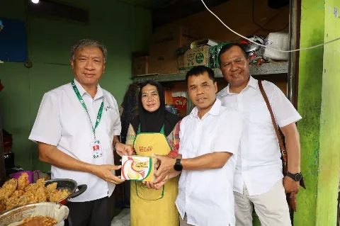 Serahkan Kemasan Produk Menarik, Wujud Nyata Apical Dukung UMKM