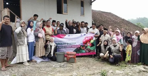 IPB University Berikan Pendampingan Pembuatan dan Penggunaan Pupuk Bioenzim
