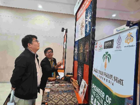 Smart Batik Mendunia, Perkenalkan Batik Sawit di Innovation Festival Suzhou 2024 China
