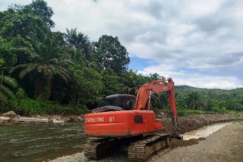PT Austindo Nusantara Jaya Agri Siais Membantu Antisipasi Banjir di Kabupaten Tapanuli Selatan