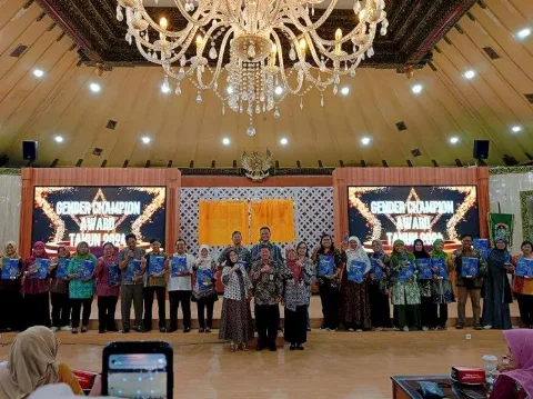 Smart Batik Menjadi Juara 1 Kategori Dunia Usaha Dalam Kegiatan Gender Champion Award 2024