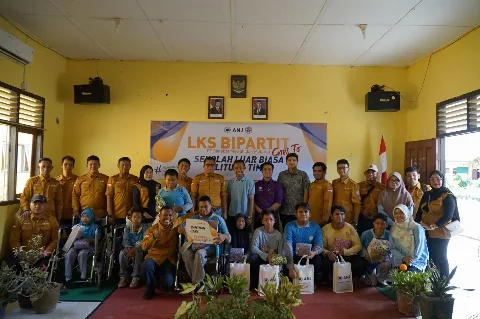 Peringati Hari Disabilitas Internasional PT Sahabat Mewah dan Makmur Kunjungi SLB Negeri Manggar