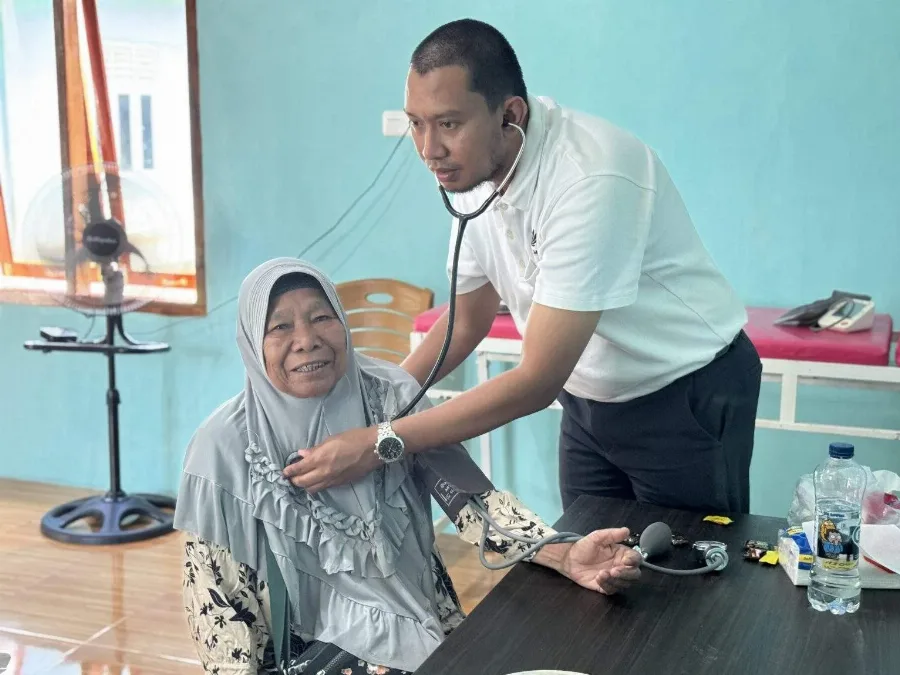 121 Warga Desa Sukananti Terima Layanan Pengobatan Gratis