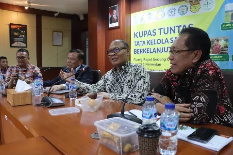 Membenahi Karut Marut Regulasi Sawit