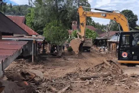 PT Austindo Nusantara Jaya Agri Siais Memberikan Bantuan Sembako dan Pemulihan Infrastuktur Pasca Banjir
