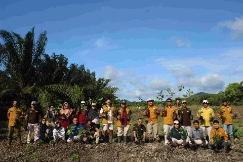 PT Sahabat Mewah dan Makmur Menanam 150 Bibit Pohon di Area Konservasi