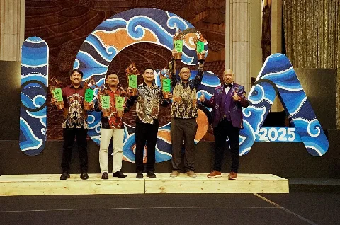 Petrokimia Gresik Dinobatkan Sebagai Top 3 Perusahaan The Best Indonesia Green Award (IGA) 2025
