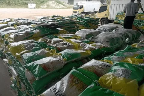 Anak Usaha ID Food Percepat Distribusi Beras SPHP dan Minyakita