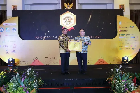 Theodore Permadi Rachmat Terima Lifetime Achievement di Ajang Sawit Indonesia Award 2024