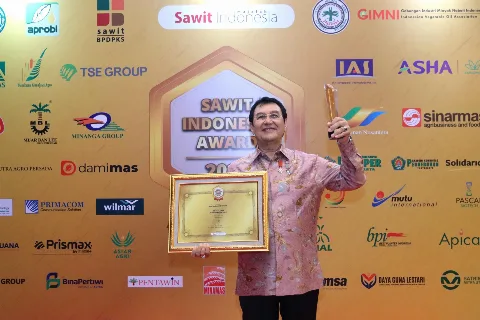 Dedikasi Sosial dan Lingkungan Tun DR. Rahmat Shah Dinobatkan dalam Ajang Sawit Indonesia Award 2024