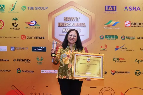 Solidaridad Terima Penghargaan Lembaga Kolaboratif Penggerak Sertifikasi Sawit Berkelanjutan