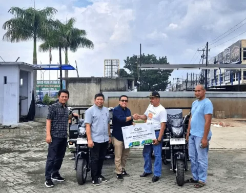 PT Perkebunan Nusantara IV Regional III Berikan Dua Unit Kendaraan Pengangkut Sampah 
