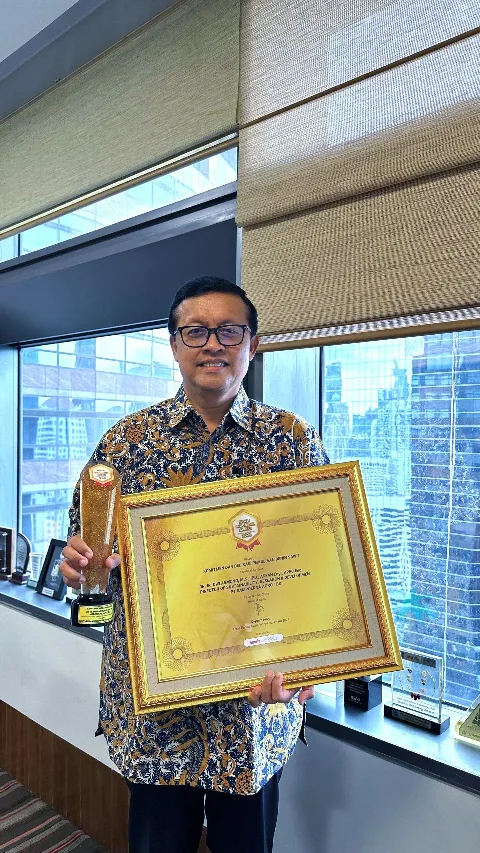 Dwi Asmono Raih Sawit Indonesia Award 2024 Kategori Dedikasi dan Komitmen Terhadap Pemuliaan Benih Sawit