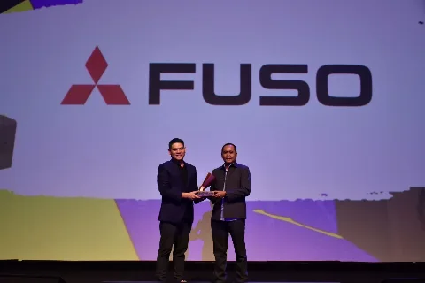 Mitsubishi Fuso Raih Dua Penghargaan di Kelas Kendaraan Niaga