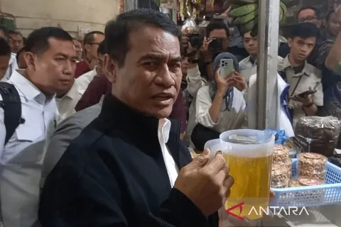 Mentan Menemukan Volume MinyaKita Tidak Sesuai Takaran di Pasar Gede Solo